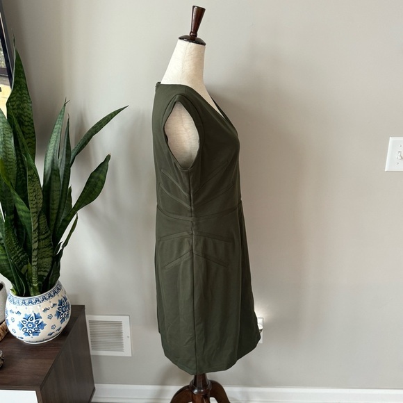 NWT! Vince Camuto V-Neck with Side Detail Design Dress - Olive - Picture 7 of 9